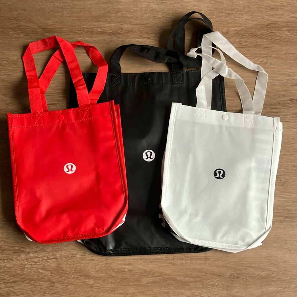 Lululemon reusable bags